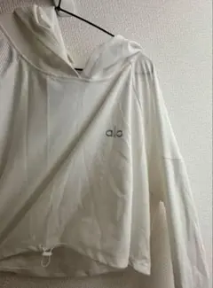 alo ホワイト クロップドパーカー
