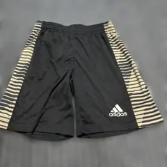 adidas ストライプ ハーフパンツ 黒