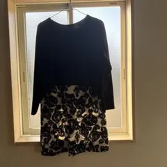 黒い長袖トップスとバラ模様のワンピース　freeサイズ　授乳口あり