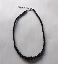 黒のビーズのネックレス