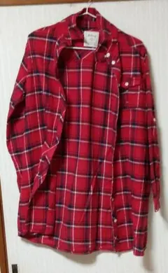 赤チェックシャツ