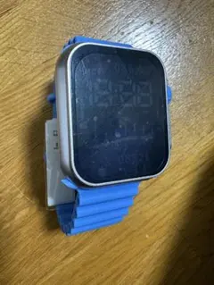 デジタル腕時計 青