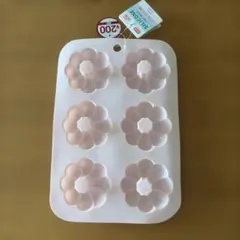 【新品】ダイソー シリコン プチケーキ型のサムネイル