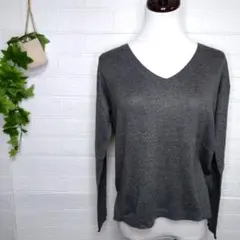 ★美品 UNIQLO ユニクロ Vカットソートップス長袖 グレー Mサイズ
