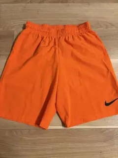NIKE オレンジショートパンツ