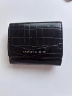 CHARLES & KEITH ブラック三つ折り財布のサムネイル