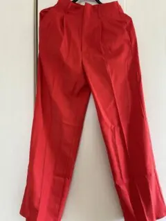 赤色 プリーツスラックス