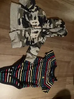 GAP 迷彩柄パーカーとスシマ柄ロンパース
