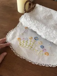 フランスアンティークஐ⋆*優しい花柄刺繍のクロス