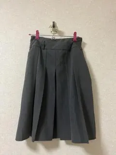 【最終値下げ！！】グレー プリーツスカート 膝下丈のサムネイル