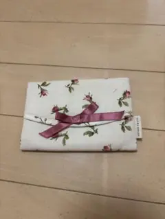 LAURA ASHLEY ローラアシュレイ　ティッシュケースのサムネイル