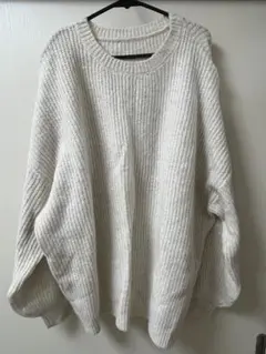 リブ編みホワイトニットセーター