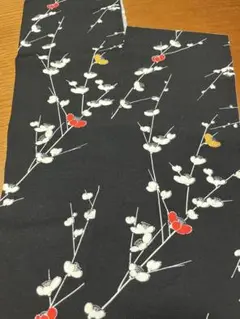 着物解き端切れ　黒地に白と赤の花柄　17×90 3枚