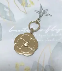 CHANEL 2025 ホリデー ノベルティ　　カメリアチャーム