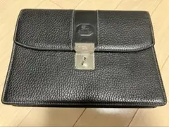 バーバリー　黒 レザー クラッチバッグ