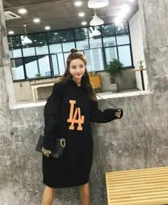 【新品】大人気！LAロゴロングワンピース　ストリート　韓国風　個性的　黒