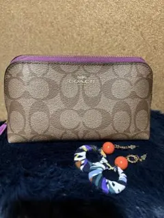 Item thumbnail for item 85165616-9ed0-4b9d-937a-ad4366e94e7c