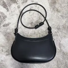 CHARLES & KEITH ブラックショルダーバッグ
