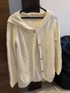 ロディスポットフード付きホワイトニットカーディガン