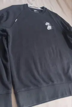 ナイキ 3連スウッシュロゴ 刺繍 ワールドツアー トレーナーМ 女性でもOK