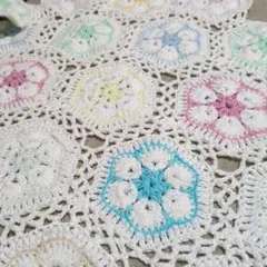 ハンドメイド かぎ針編み モチーフ編み ひざ掛け　マルチカバーのサムネイル