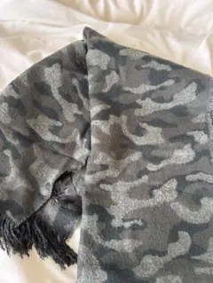 H&M カモフラージュ柄 マフラー ストールのサムネイル