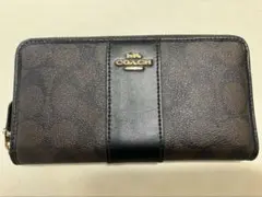 【美品】COACH シグネチャー ラウンドファスナー 二つ折り財布のサムネイル