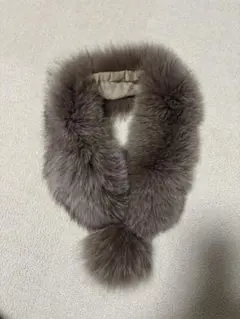 グレー ファー マフラー ポンポン付き