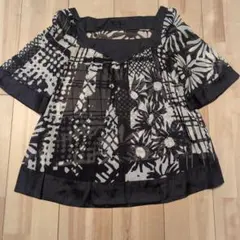 FRAGILE 半袖ブラウス モノトーン 花柄のサムネイル
