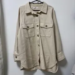ベージュ ボタン付きシャツジャケット