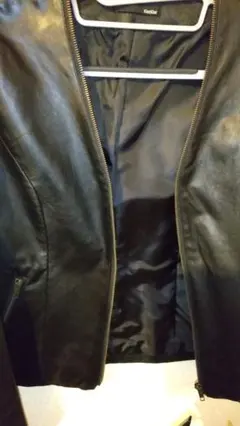 ブラックレザージャケット Vネック