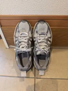 NIKE スニーカー メタリックシルバー