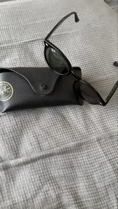 Ray-Ban ブラック ラウンドサングラス ケース付き