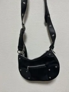 黒い合成皮革ショルダーバッグ