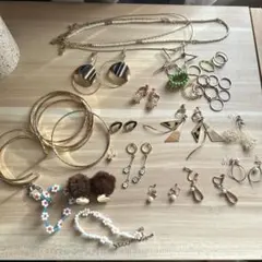 アクセサリー　イヤリング　ブレスレッド　指輪　ネックレス