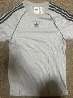 adidas グレー Tシャツ 3本ライン