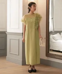 フリル付きライトグリーンマキシドレス