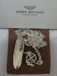 MOTO メタル付き フェザーネックレス モト - メルカリ