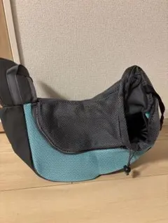 犬用キャリーバッグ スリングタイプ 黒と水色