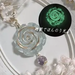 レジン 薔薇 キーホルダーチャーム ミント グリーン ゴールド 夜光 No.17