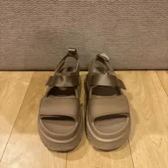 UGG ブラウン サンダル ストラップ付き