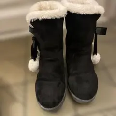 黒いスエード冬用ブーツ