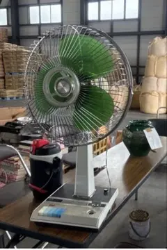 【箱付 完動品】サンヨー 昭和レトロ 扇風機 SANYO 35cm 筆記体ロゴ 箱付 完動品】サンヨー 昭和レトロ 扇風機 SANYO 35cm 筆記体ロゴ