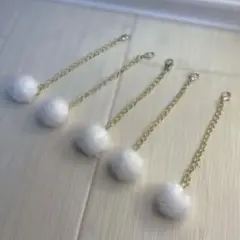 ハンドメイド チャーム 白ポンポン付 5本セット