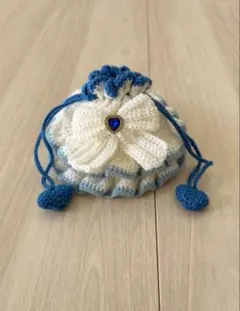 リボン付きフリル巾着　ホワイトブルー　ハンドメイド　編み物