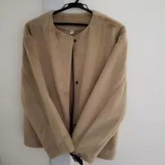 ユニクロ　ノーカラージャケット　ベージュ