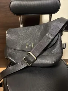 本革　レザー ショルダーバッグ ブラックのサムネイル