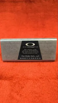 大掃除で発見！貴重なOAKLEY！重厚なアルミケースです - メルカリ