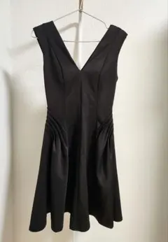 黒ノースリーブVネックワンピース　Aラインワンピース　S