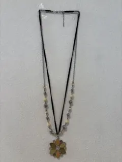 花モチーフ ネックレス ビーズ付き